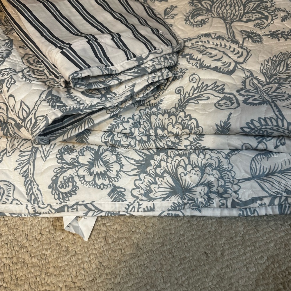 Floral Gray and White Bedding Set